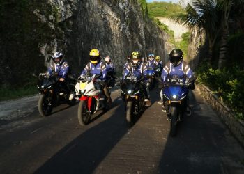 bLu cru fun riding